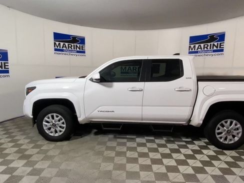 Used 2024 Toyota Tacoma SR5 w/ SR5 Upgrade Package AWD/4WD image 7