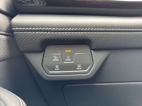 New 2026 Volkswagen Atlas Cross Sport SE image 31