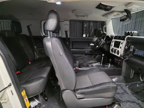 Used 2013 Toyota FJ Cruiser 4WD image 26