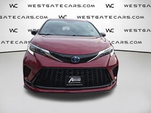 Used 2023 Toyota Sienna XSE w/ XSE Plus Package image 5