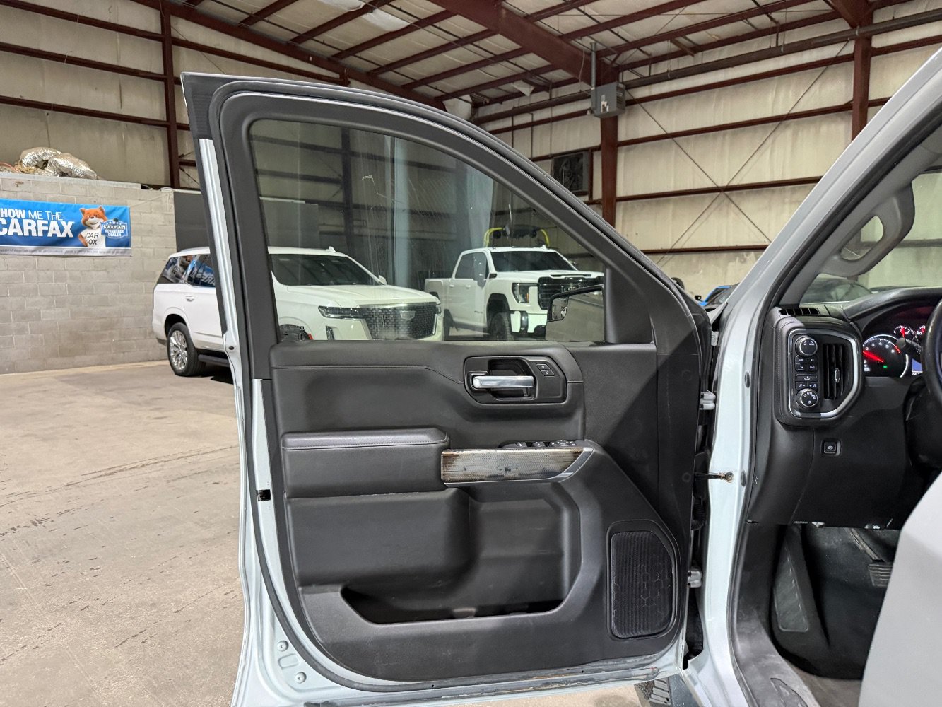 Used 2021 Chevrolet Silverado 1500 LT AWD/4WD image 11