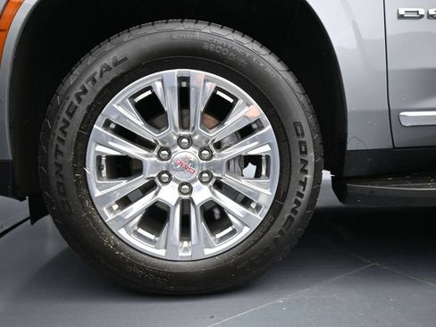 Used 2025 GMC Yukon XL Denali AWD/4WD image 31