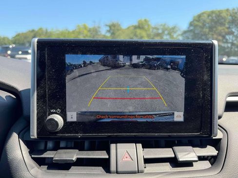 Used 2023 Toyota RAV4 LE AWD/4WD image 30