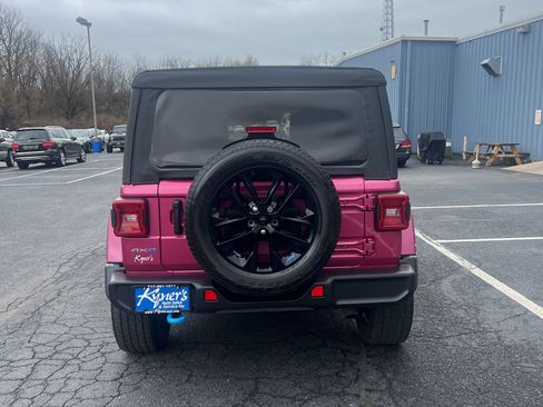 Used 2022 Jeep Wrangler Unlimited Sahara w/ Cold Weather Group image 4