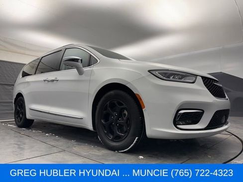 Used 2022 Chrysler Pacifica Limited FWD image 17