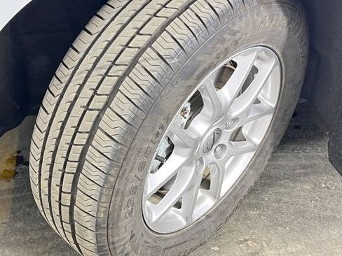 Used 2024 Chrysler Pacifica Touring-L FWD image 40