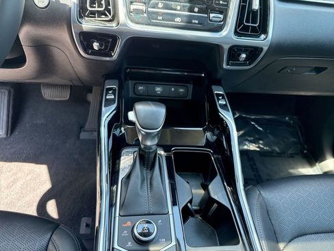 Used 2023 Kia Sorento SX AWD/4WD image 22