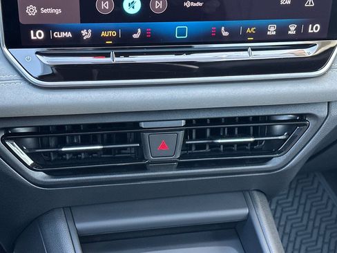 New 2026 Volkswagen Tiguan SE R-Line FWD image 18