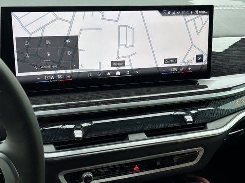 Used 2026 BMW X6 xDrive40i w/ Executive Package AWD/4WD image 32