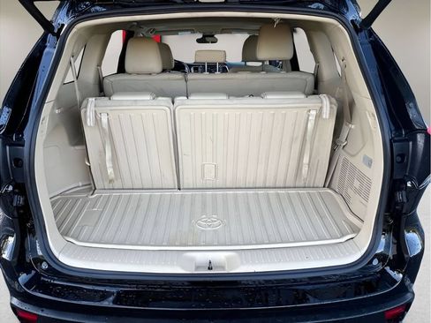 Certified 2017 Toyota Highlander XLE FWD image 16