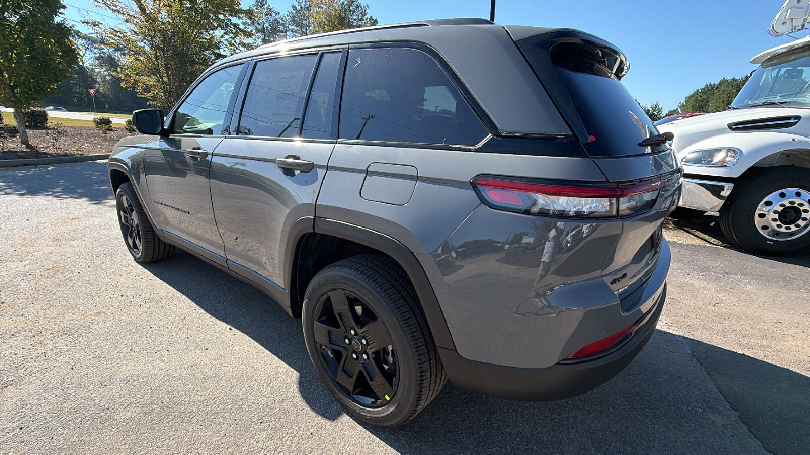 New 2027 Jeep Grand Cherokee Laredo X AWD/4WD image 10