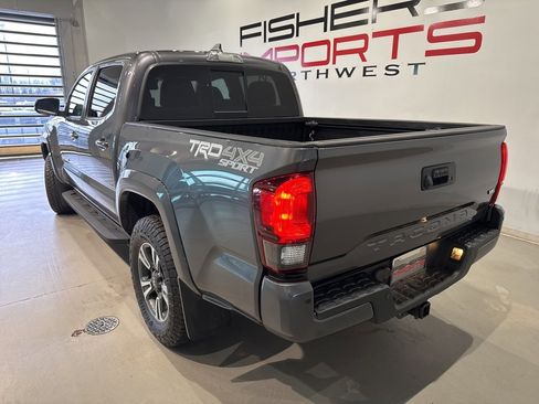 Used 2019 Toyota Tacoma TRD Sport image 5