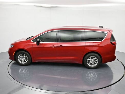 New 2026 Chrysler Pacifica Select image 33