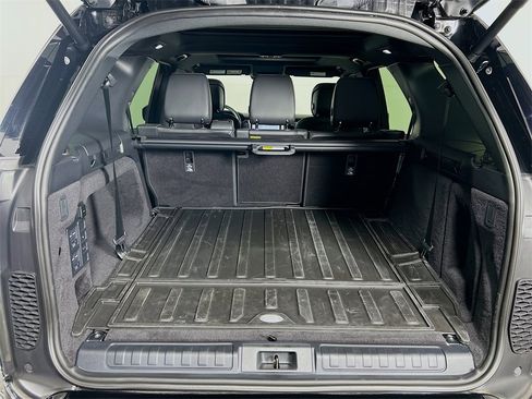 Used 2025 Land Rover Discovery Dynamic SE image 28