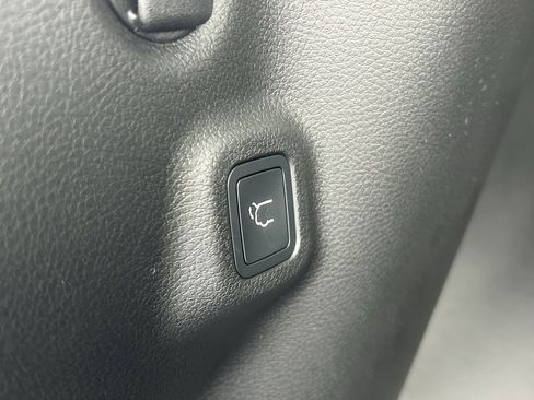 New 2026 Jeep Compass Limited image 9