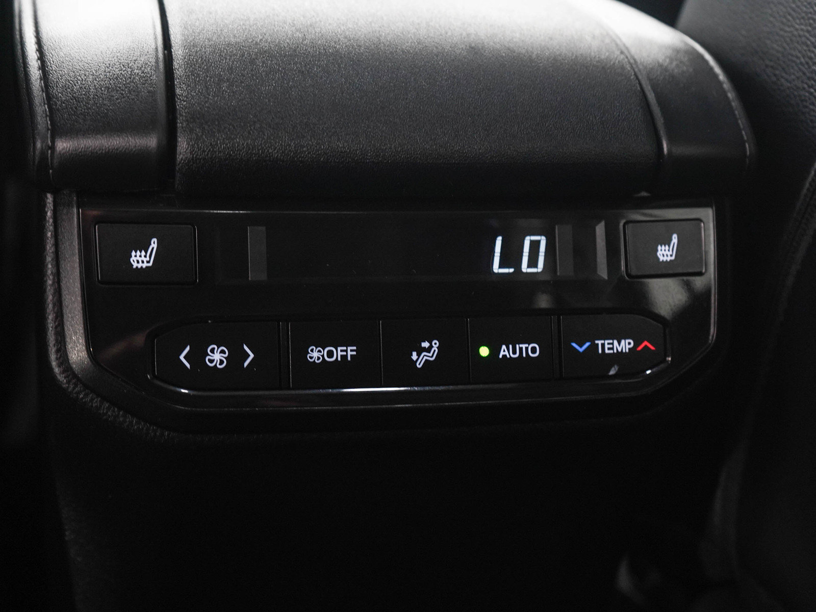 Used 2025 Toyota Highlander Platinum AWD/4WD image 17