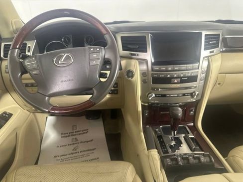 Used 2013 Lexus LX 570 4WD image 22