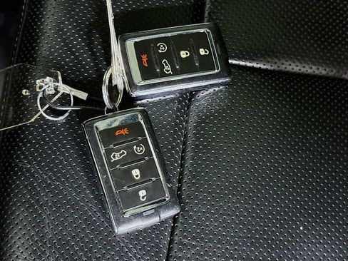 Used 2022 Jeep Grand Cherokee Overland AWD/4WD image 36