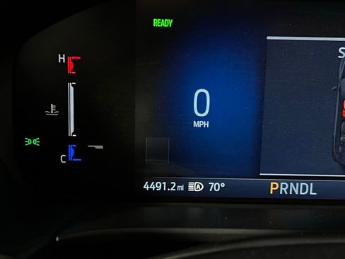 Used 2025 Ford Escape SE image 19