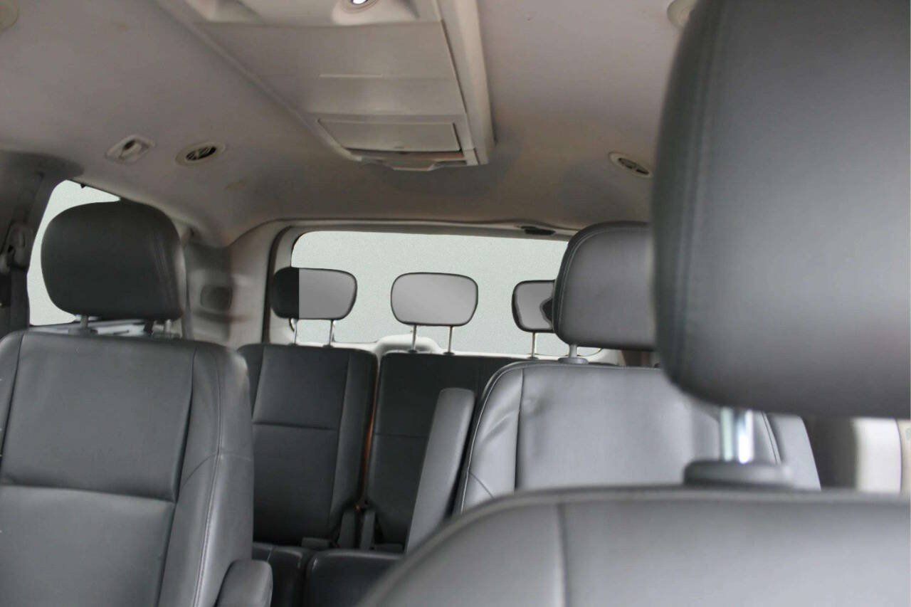 Used 2010 Volkswagen Routan SE FWD image 9