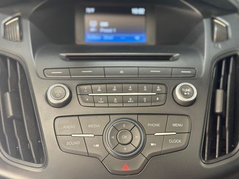 Used 2015 Ford Focus SE w/ SE Sport Package FWD image 24