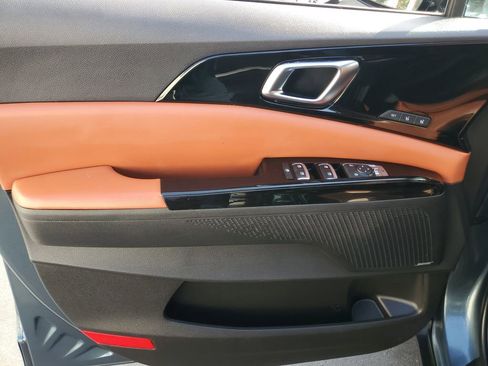 Used 2022 Kia Carnival SX Prestige image 22