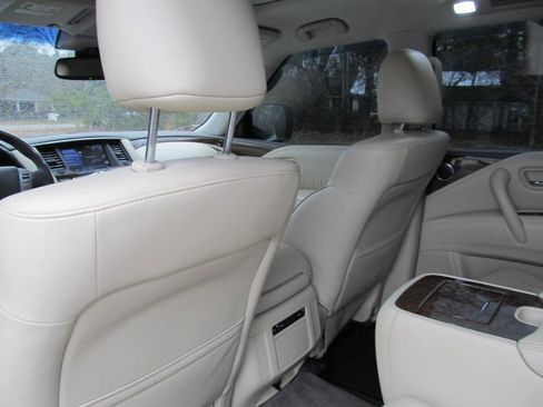 Used 2017 INFINITI QX80 2WD w/ Driver Assistance Package image 28