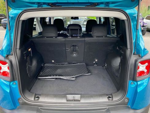 Used 2020 Jeep Renegade Latitude w/ UConnect 8.4 Nav Group AWD/4WD image 24
