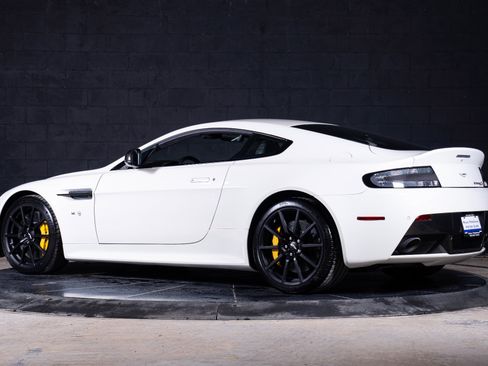 Used 2017 Aston Martin V12 Vantage S RWD image 11