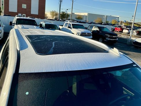 Used 2021 GMC Yukon XL SLT w/ SLT Luxury Plus Package image 13