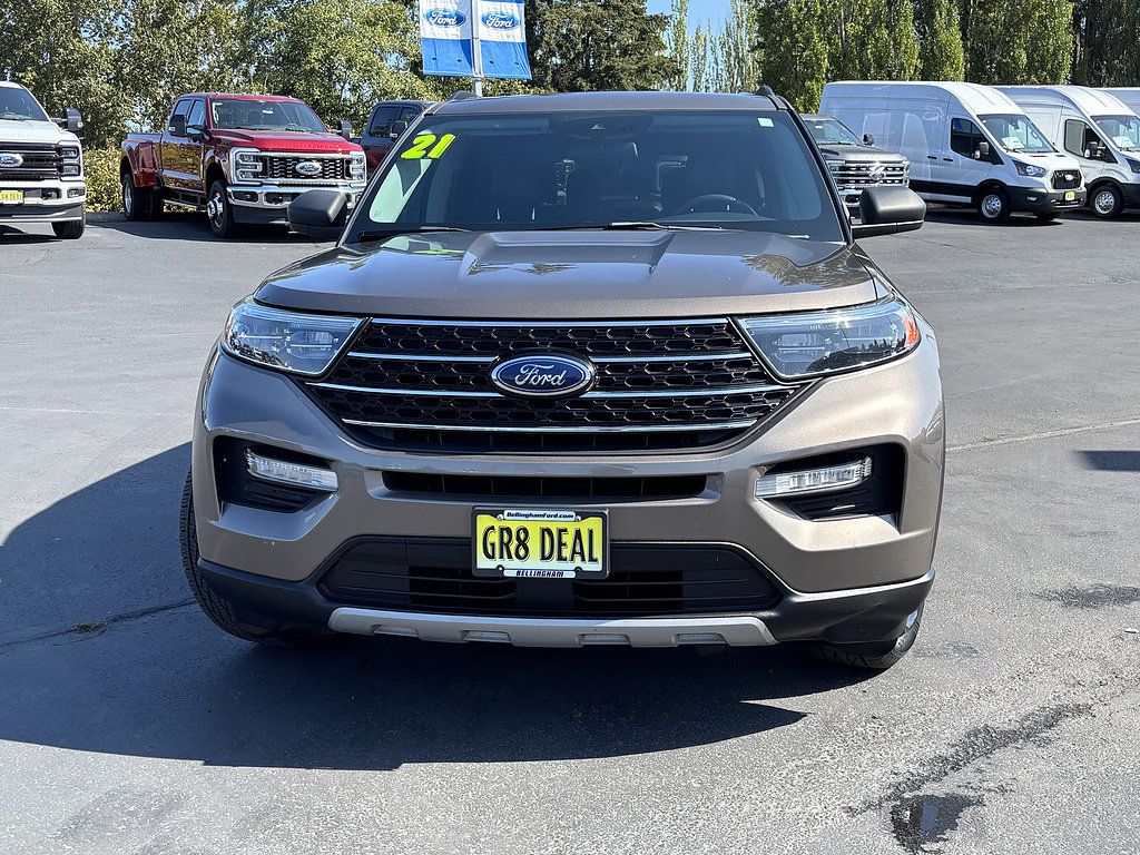 Used 2021 Ford Explorer XLT w/ Equipment Group 202A AWD/4WD image 2