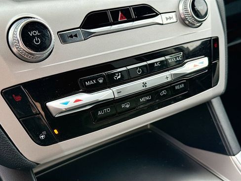 Used 2020 Ford Explorer XLT w/ Equipment Group 202A image 13