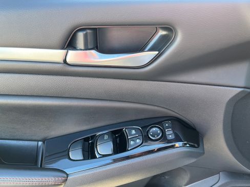 Used 2024 Nissan Altima 2.5 SR image 16