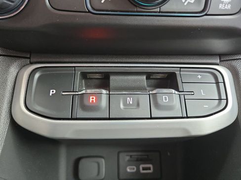 Used 2023 GMC Acadia SLT w/ Elevation Edition image 23