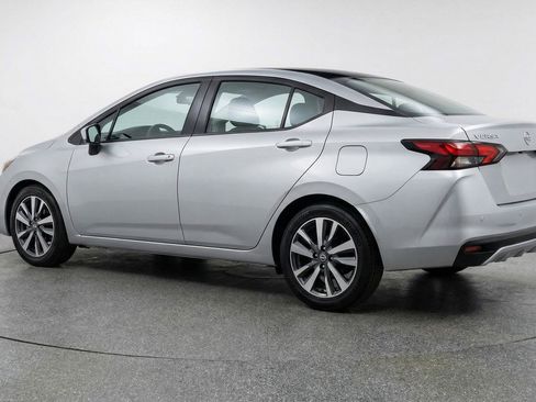 Used 2025 Nissan Versa SV image 6