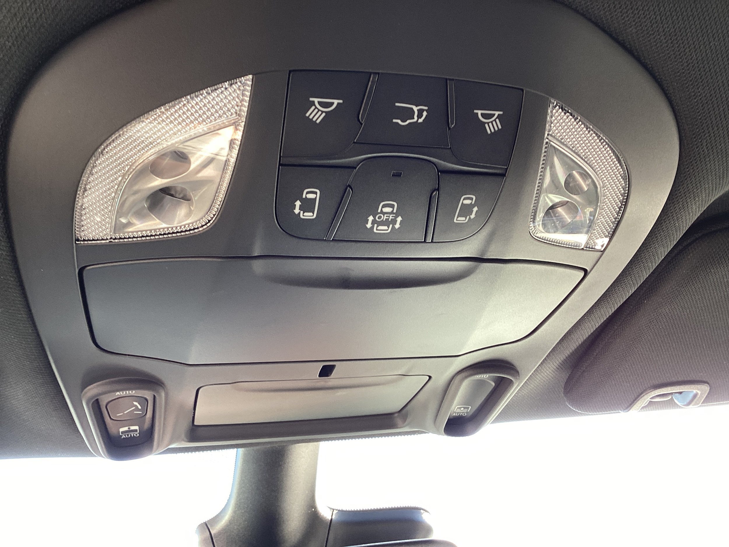 Used 2027 Chrysler Pacifica Limited FWD image 19