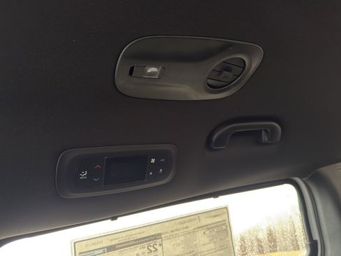 New 2026 Chrysler Pacifica Select FWD image 30