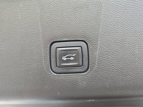 Used 2019 Chevrolet Traverse LT FWD image 10