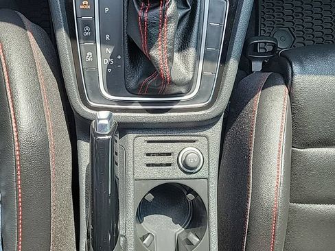 Used 2018 Volkswagen GTI SE w/ SE Leather Package FWD image 10