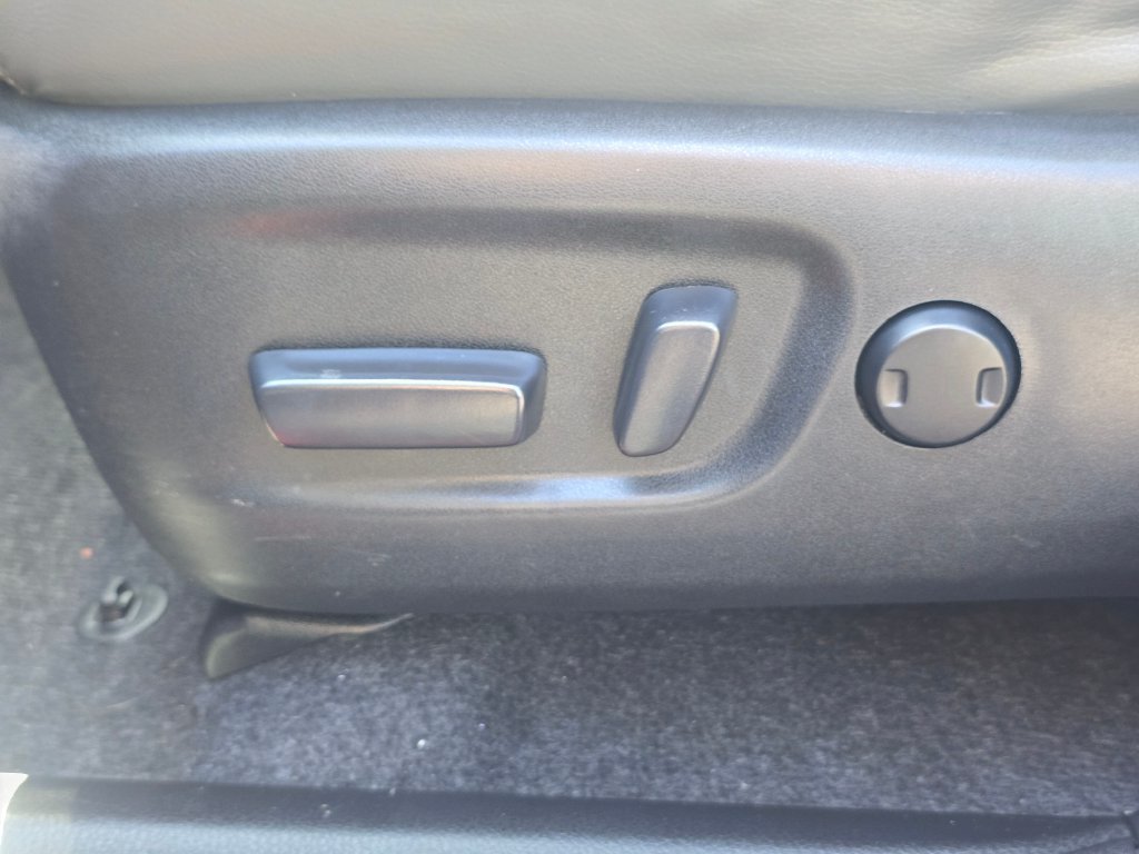 Used 2014 Toyota RAV4 Limited AWD/4WD image 32