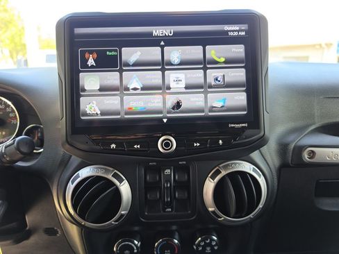 Used 2016 Jeep Wrangler Unlimited Rubicon AWD/4WD image 21