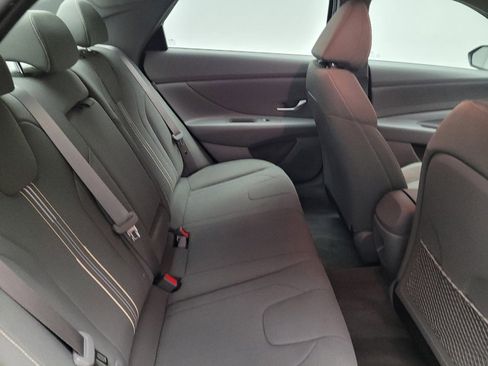 Used 2025 Hyundai Elantra SEL image 19