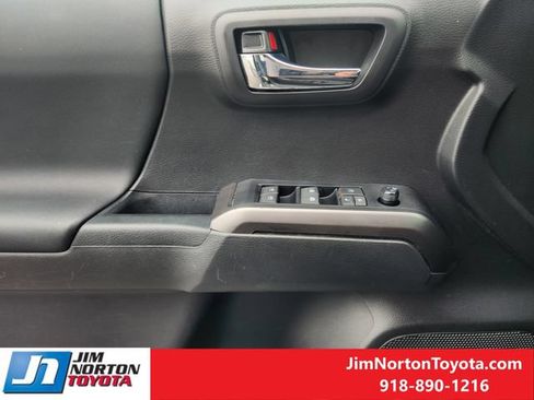 Used 2022 Toyota Tacoma TRD Sport w/ Technology Package RWD image 24