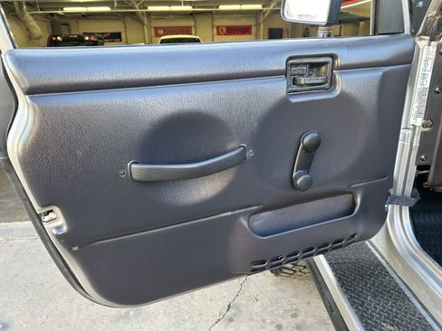 Used 2001 Jeep Wrangler Sport image 3