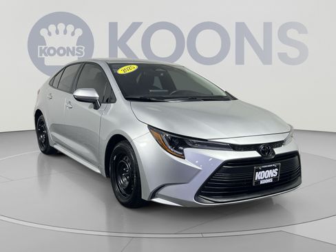Used 2025 Toyota Corolla LE FWD image 10