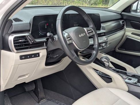 Used 2025 Kia Telluride S image 14