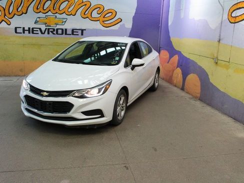 Used 2018 Chevrolet Cruze LT image 2