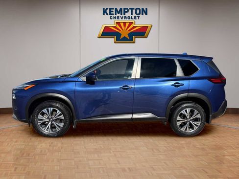Used 2023 Nissan Rogue SV image 3