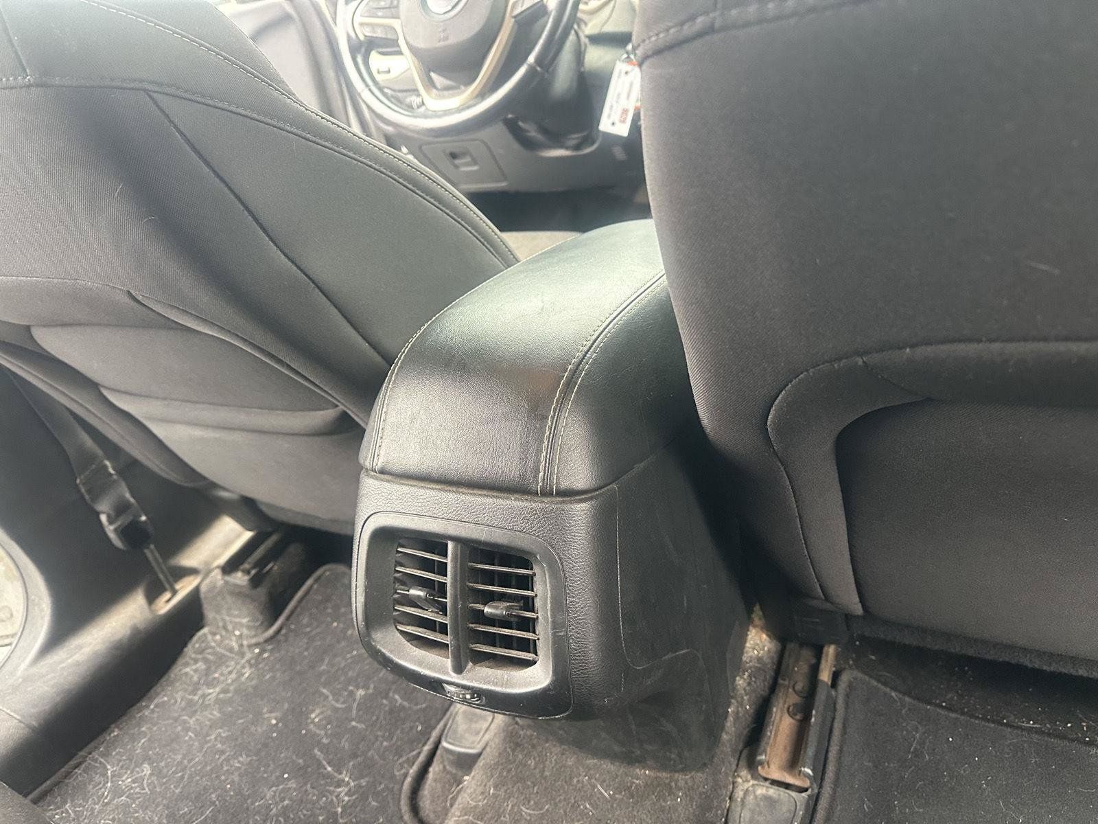 Used 2015 Jeep Cherokee Sport FWD image 14