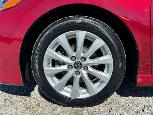 Used 2018 Toyota Camry LE w/ Convenience Package FWD image 12